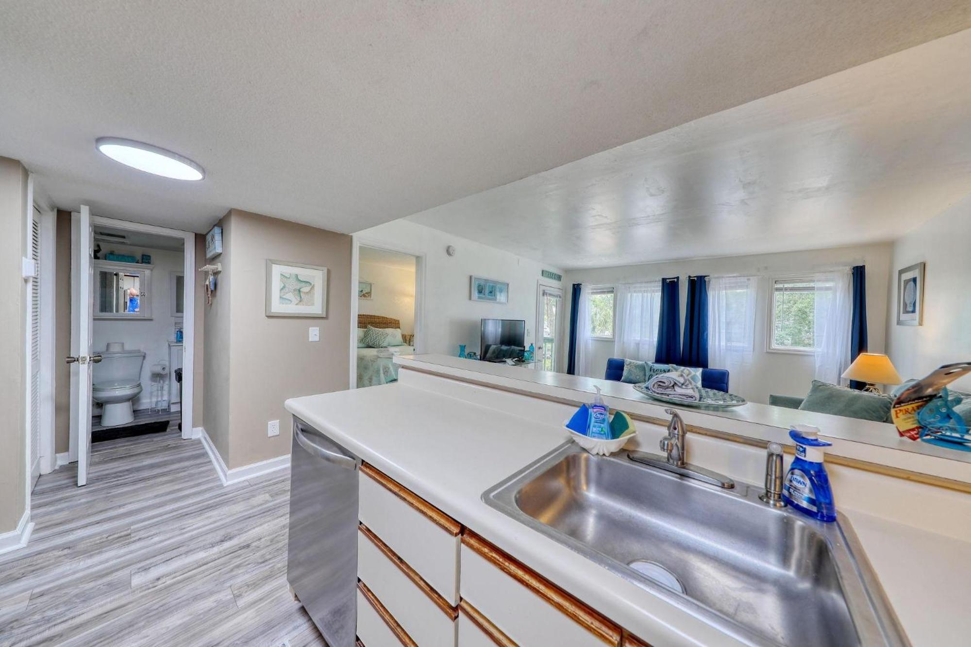 Вилла 5905 S Kings Hwy, 4203 - Ocean Walk Sleeps 4 Миртл-Бич Экстерьер фото